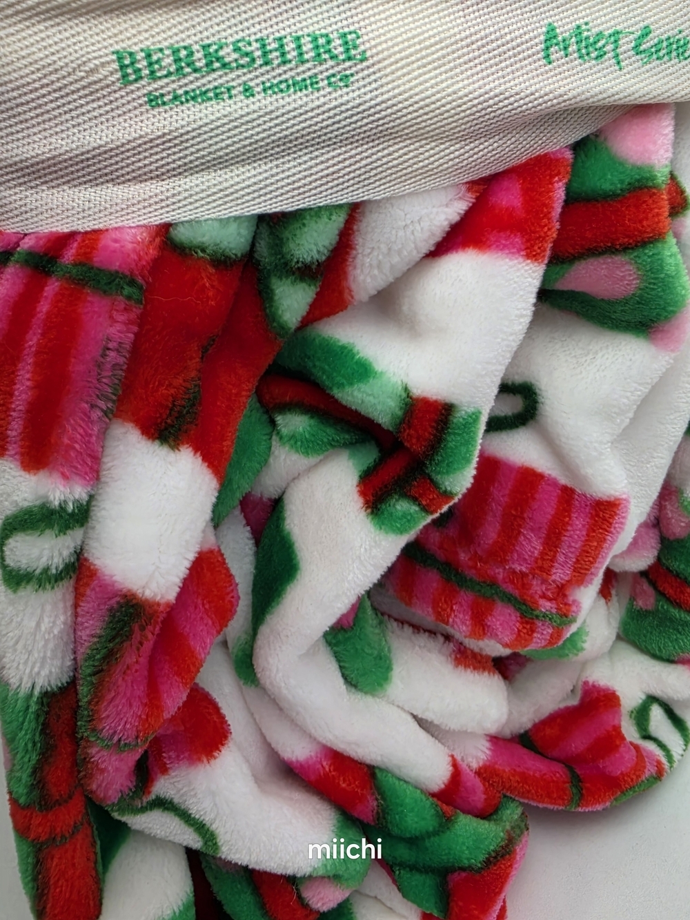 Berkshire Gabrielle Neil Twin Blanket Gifts - Picture 9 of 9